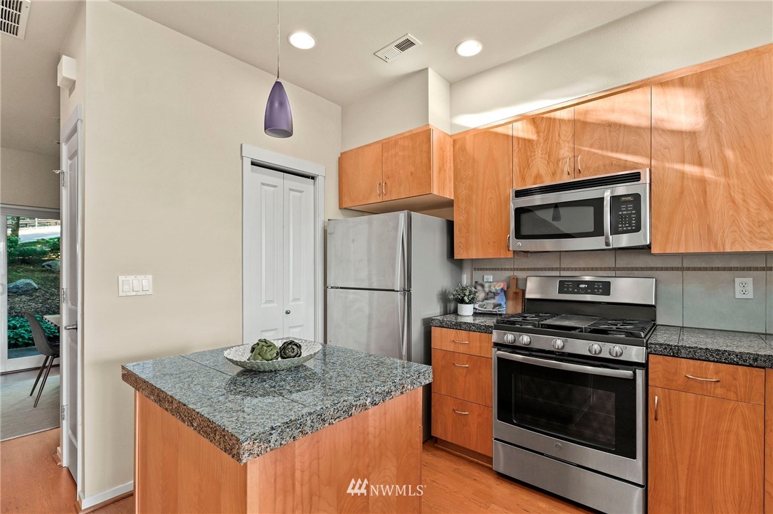 63 Cougar Ridge Road Northwest, Unit 2102 Issaquah, WA 98027 - Photo 8 of 26