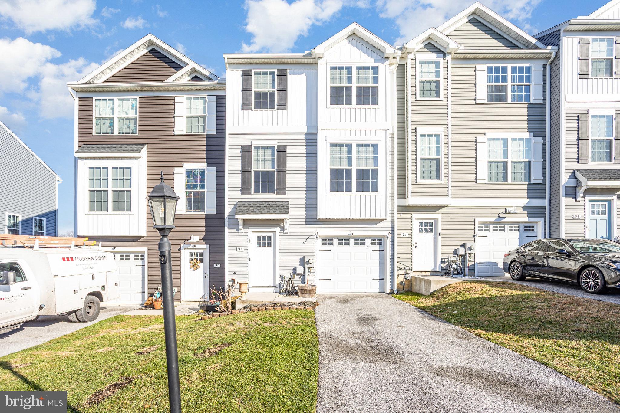 97 Overlook Dr. Hanover, PA 17331 - Photo 2 of 32