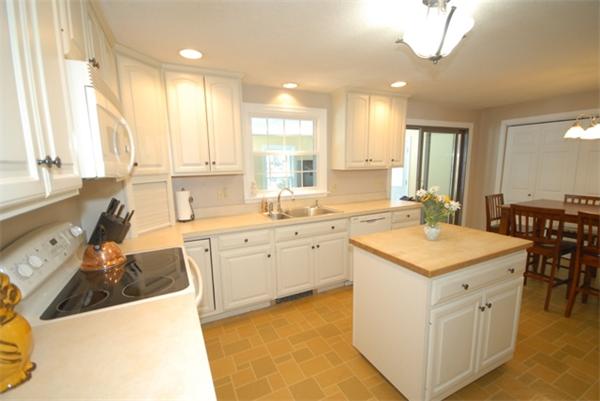 19 Exeter Way Andover, MA 01810 - Photo 5 of 26 Gallery Image 5