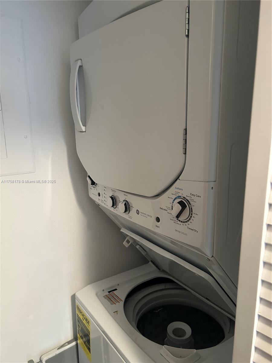 90 Alton Road, Unit 607 Miami Beach, FL 33139 - Photo 8 of 14 a utility room with dryer and washer