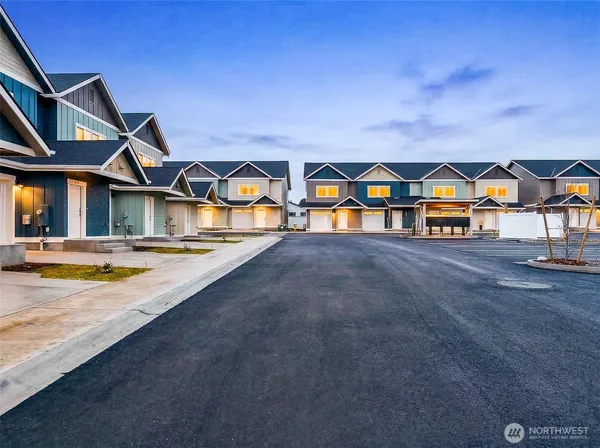 $440,000 | 1075 Red Apple Road, Unit E20, Wenatchee, WA 98801