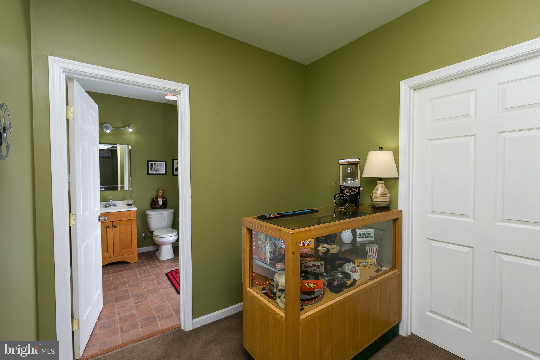 4614 Ridge Road Baltimore, MD 21236 - Photo 25 of 30 Family Room