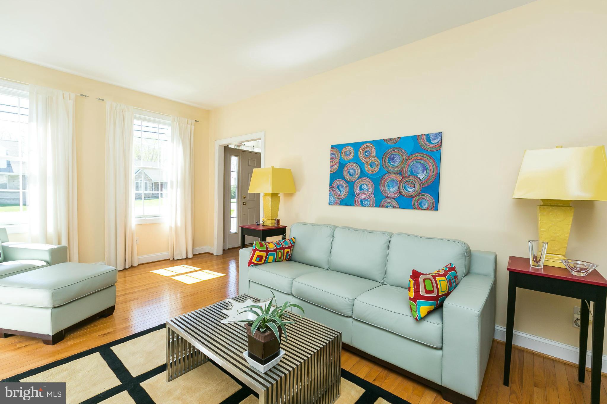 4614 Ridge Road Baltimore, MD 21236 - Photo 5 of 30 Living Room