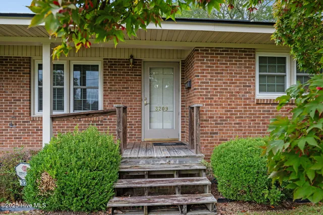 $240,000 | 3209 North Waverly Street, Farmville, NC 27828