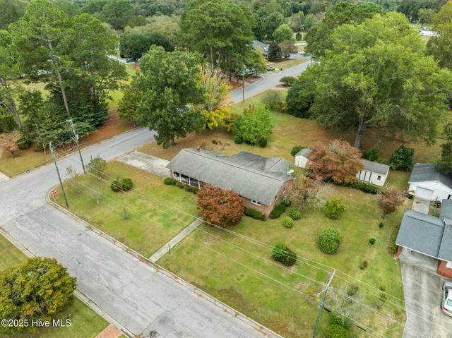 $240,000 | 3209 North Waverly Street, Farmville, NC 27828