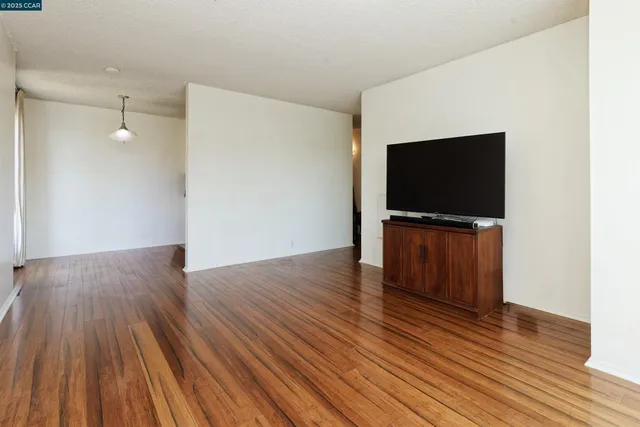 $375,000 | 4099 Howe Street, Unit 203, Oakland, CA 94611