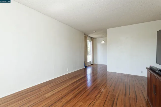 $375,000 | 4099 Howe Street, Unit 203, Oakland, CA 94611