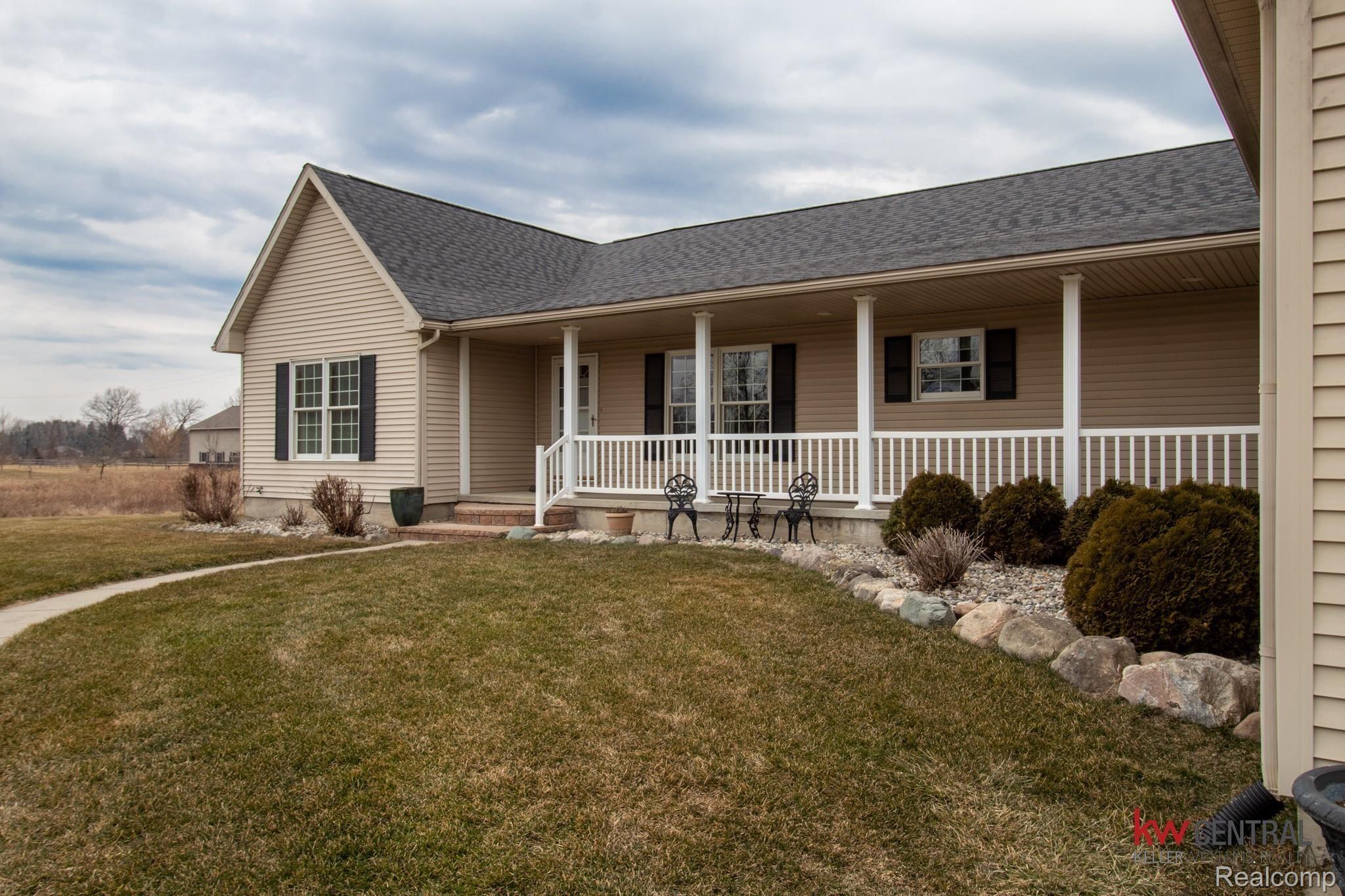 8827 Hough Road Almont, MI 48003 - Photo 3 of 37 Front porch.jpg