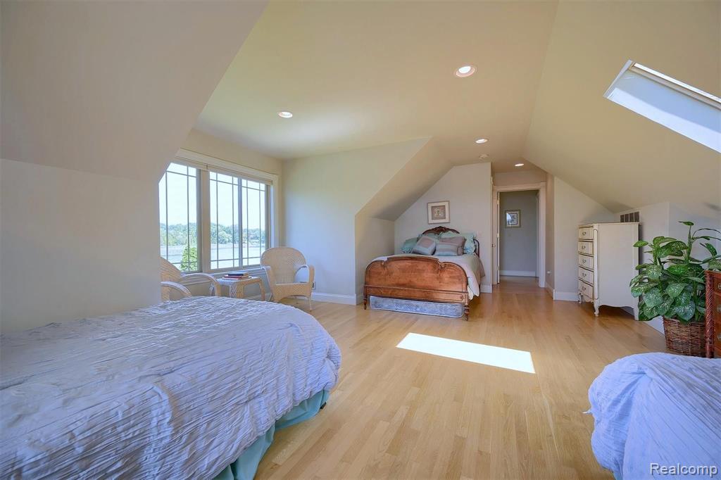 552 Deerpointe Leonard, MI 48367 - Photo 31 of 54 Gallery Image 31