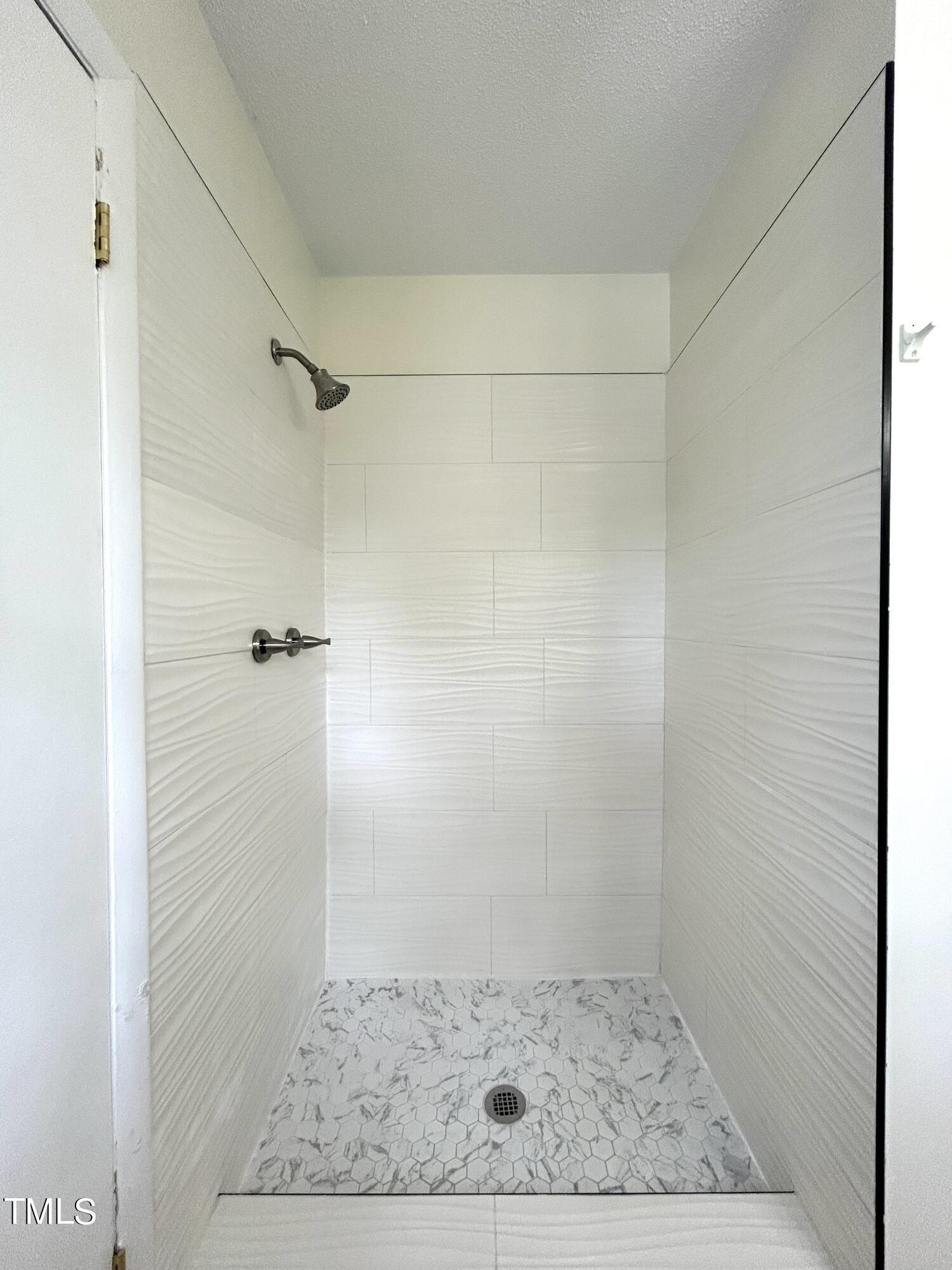 5804 Nottoway Court, Unit G Raleigh, NC 27609 - Photo 28 of 37 mshower