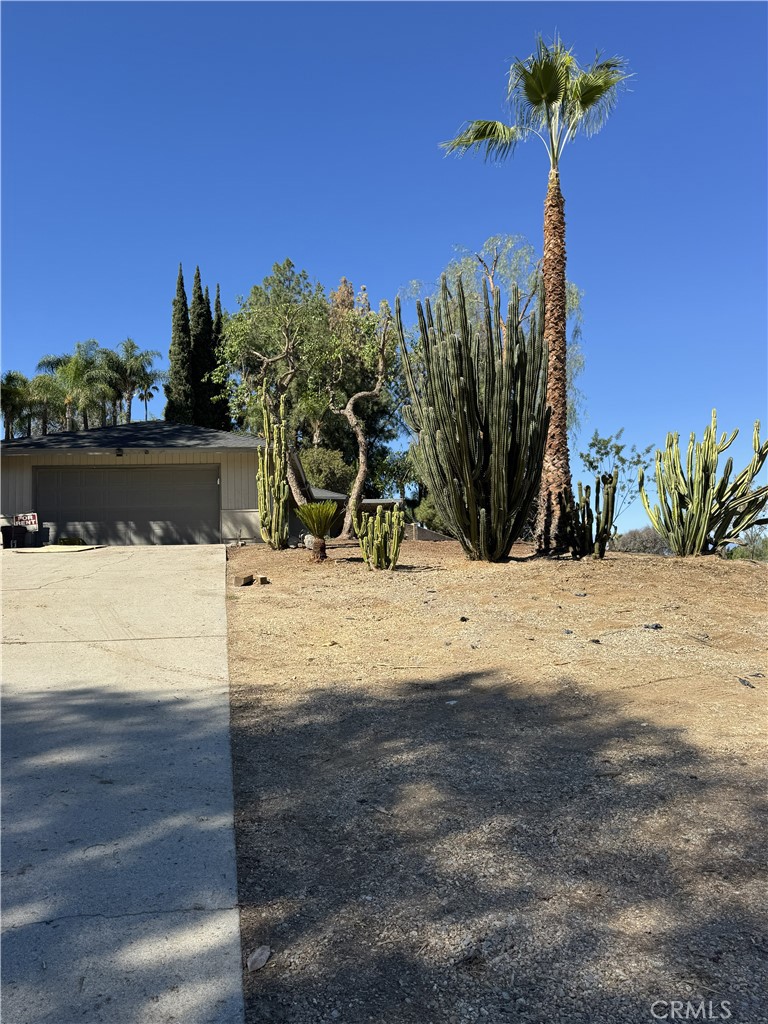 15521 Saddleback Road Woodcrest, CA 92506 - Photo 7 of 24 a view of a outdoor space