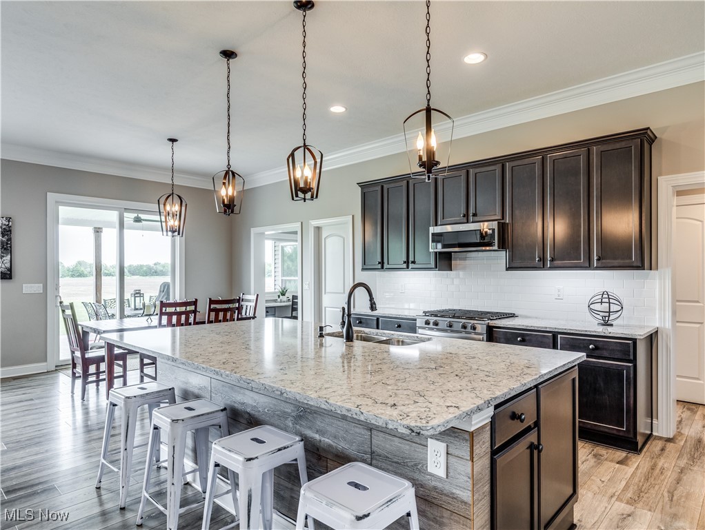 Oversized island - quartz countertops