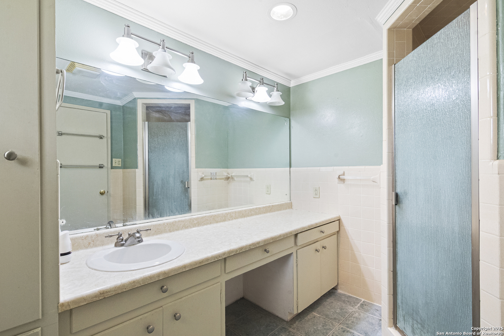715 Studer Street Uvalde, TX 78801 - Photo 20 of 44 a bathroom with a double vanity sink and a mirror