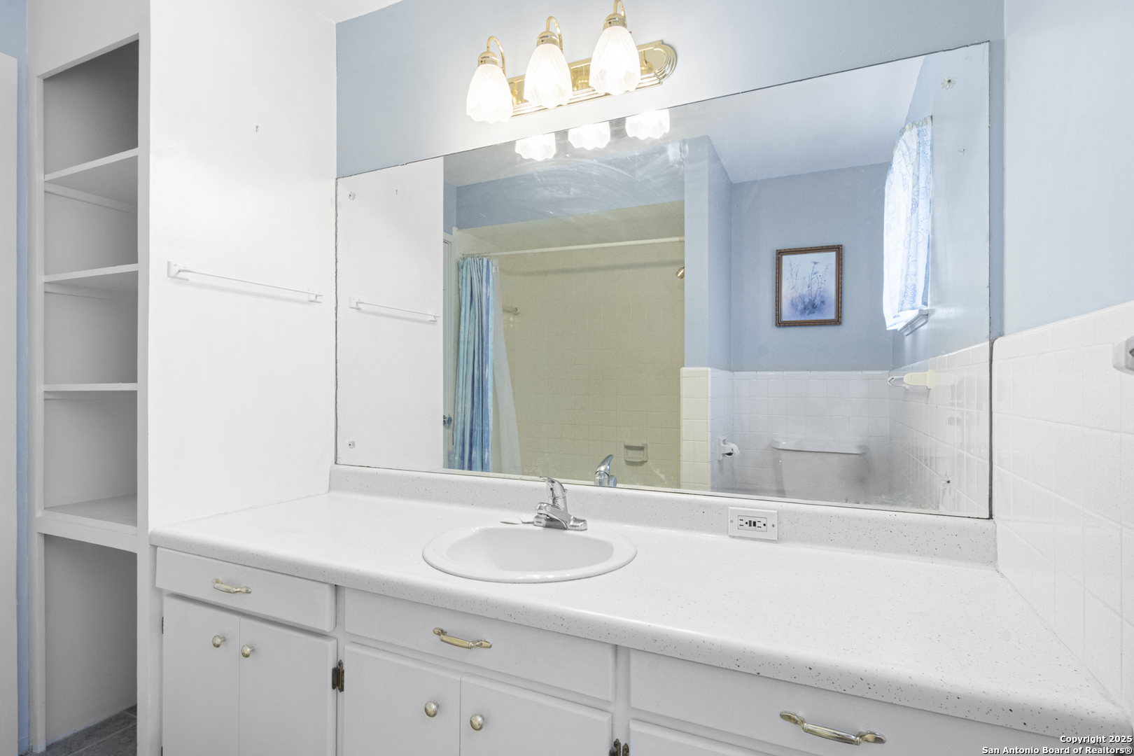 715 Studer Street Uvalde, TX 78801 - Photo 27 of 44 a bathroom with a sink and a mirror