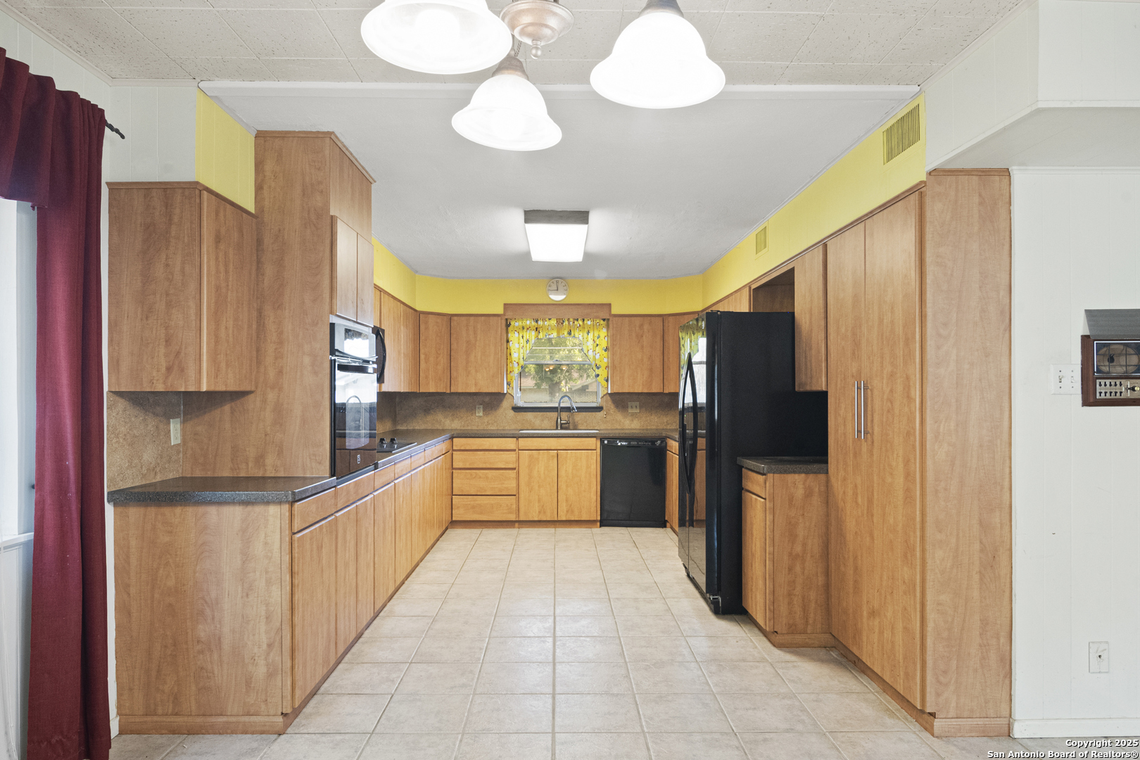 715 Studer Street Uvalde, TX 78801 - Photo 10 of 44 a kitchen with stainless steel appliances granite countertop a refrigerator a oven and a sink