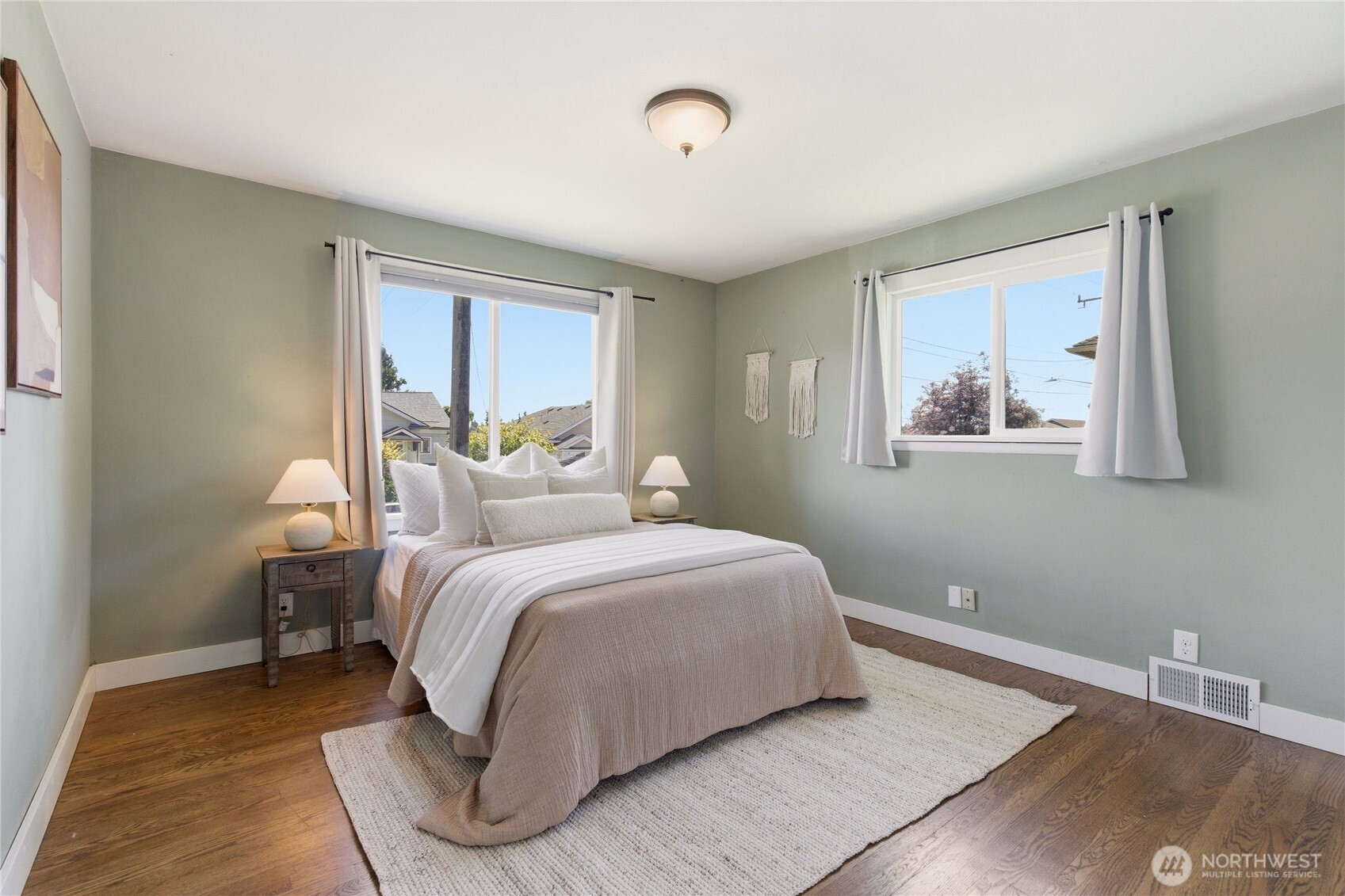 6825 Linden Avenue North Seattle, WA 98103 - Photo 17 of 40