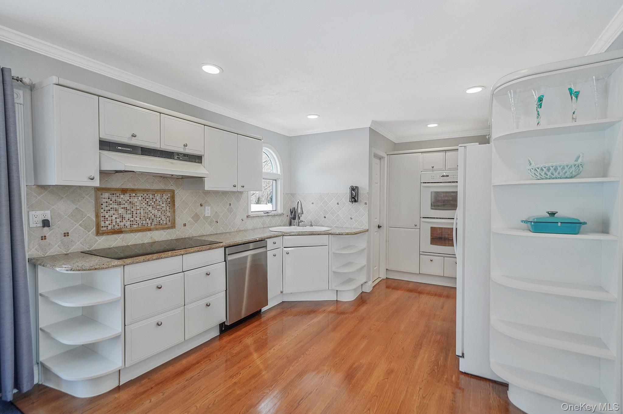 49 Gainsborough Road Holbrook, NY 11741 - Photo 16 of 41