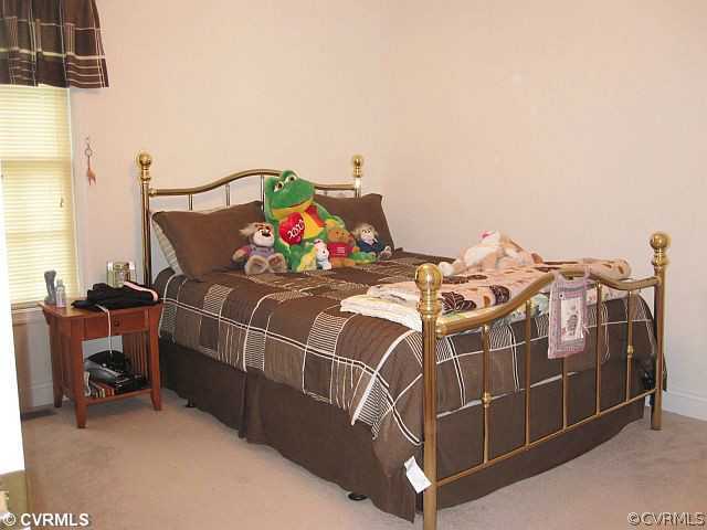 535 Levi Road Green Bay, VA 23942 - Photo 15 of 19 a bedroom with a bed and a window