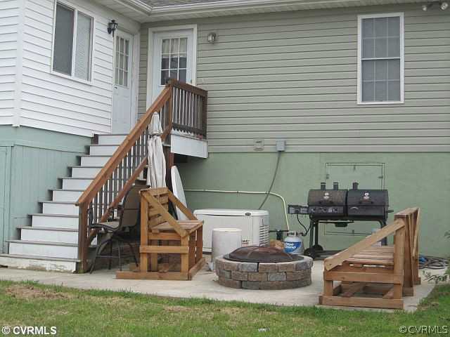 535 Levi Road Green Bay, VA 23942 - Photo 4 of 19 a backyard of a house with seating space