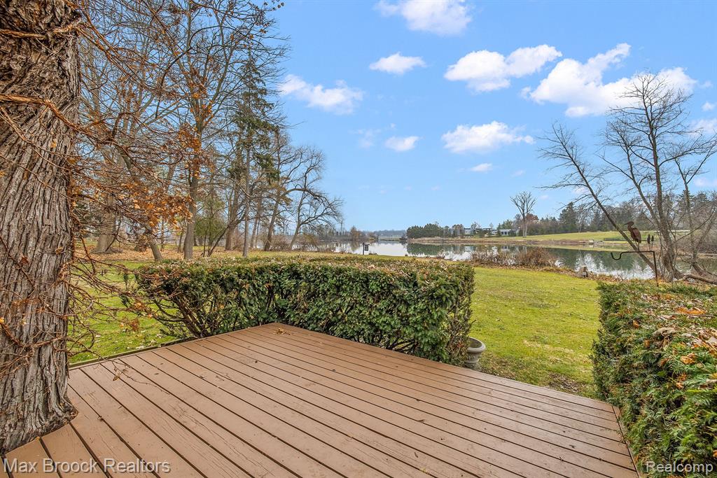 4480 Commerce Road West Bloomfield, MI 48324 - Photo 37 of 44