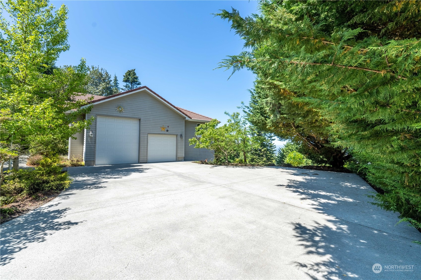 272 Ravens Ridge Road Sequim, WA 98382 - Photo 3 of 40 a view of garage and yard