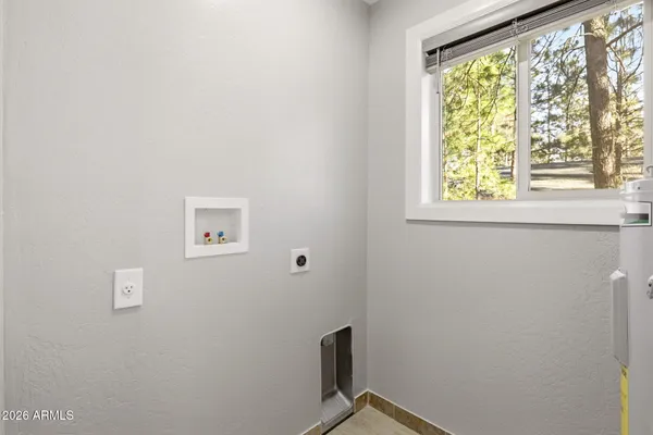 $339,899 | 2900 Long Rifle Place, Overgaard, AZ 85933