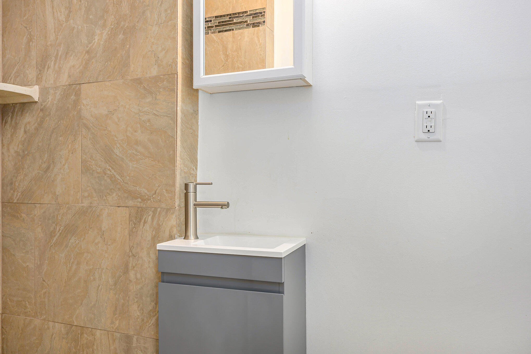 324 Stuart Avenue Kalamazoo, MI 49007 - Photo 5 of 11 014_dsc_3844_319