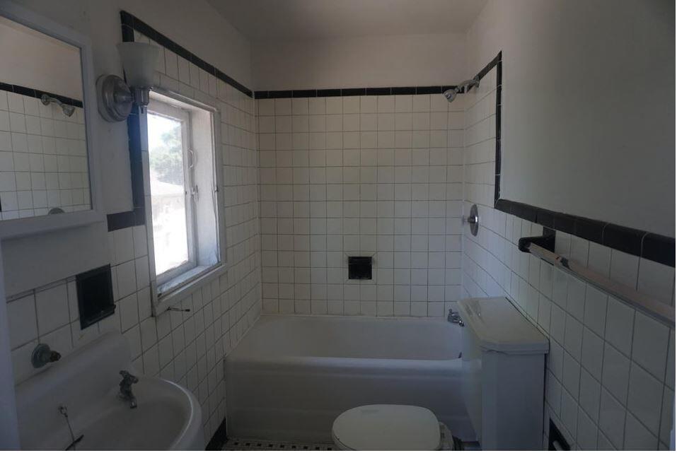 324 Stuart Avenue Kalamazoo, MI 49007 - Photo 9 of 11 316-3