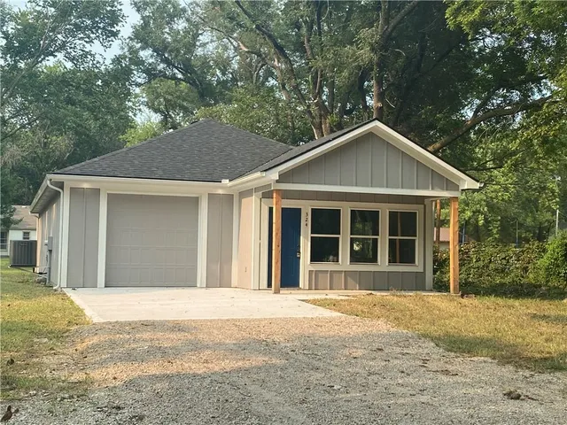 $229,900 | 324 East 2nd Street, Adrian, MO 64720
