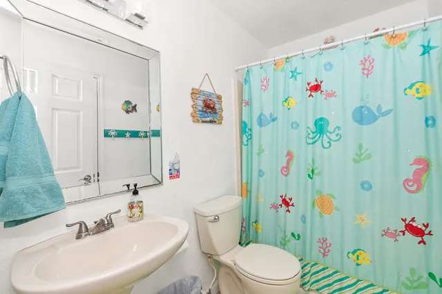 $535,000 | 222 Fishermans Isle, Brazoria, TX 77422