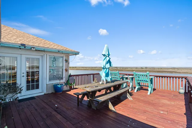 $535,000 | 222 Fishermans Isle, Brazoria, TX 77422