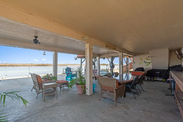 $535,000 | 222 Fishermans Isle, Brazoria, TX 77422