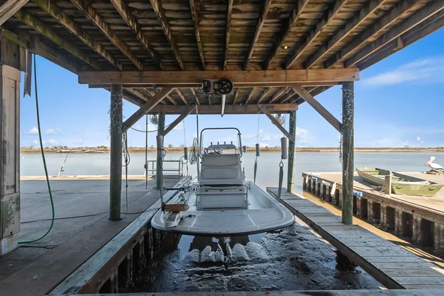 $535,000 | 222 Fishermans Isle, Brazoria, TX 77422