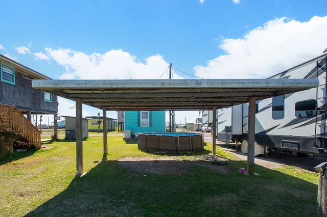 $535,000 | 222 Fishermans Isle, Brazoria, TX 77422