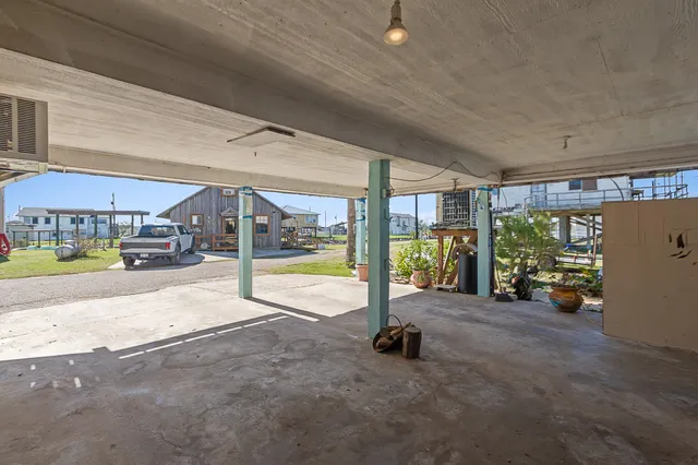 $535,000 | 222 Fishermans Isle, Brazoria, TX 77422