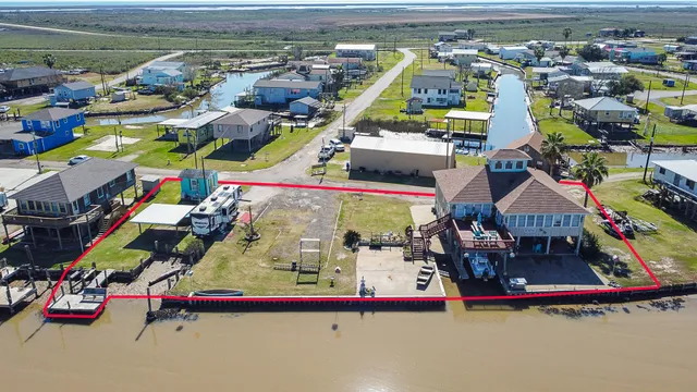 $535,000 | 222 Fishermans Isle, Brazoria, TX 77422