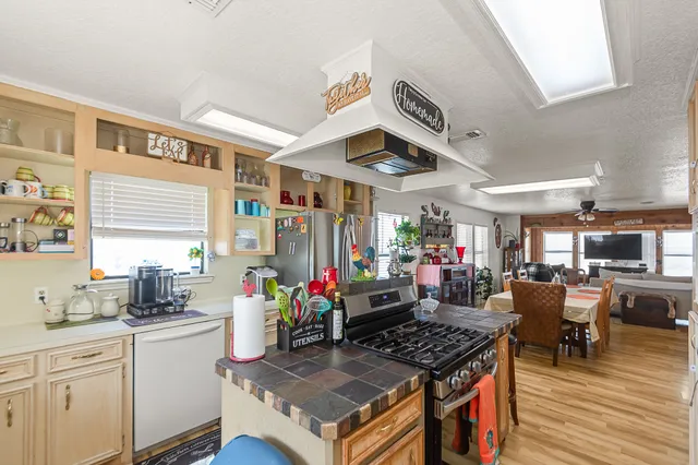 $535,000 | 222 Fishermans Isle, Brazoria, TX 77422