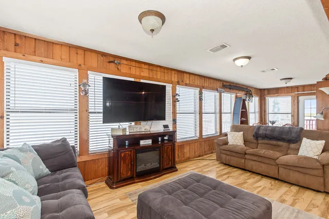 $535,000 | 222 Fishermans Isle, Brazoria, TX 77422