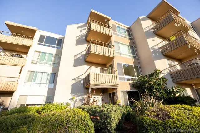 $409,000 | 5704 Baltimore Drive, Unit 304, La Mesa, CA 91942