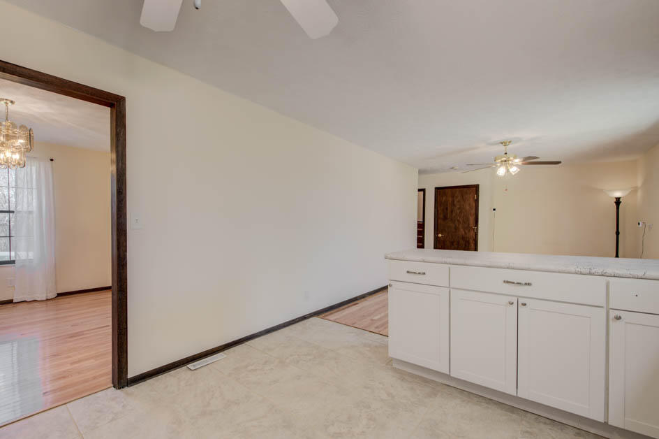 583 Stephens Road Rocky Top, TN 37769 - Photo 11 of 27 Adjoining den