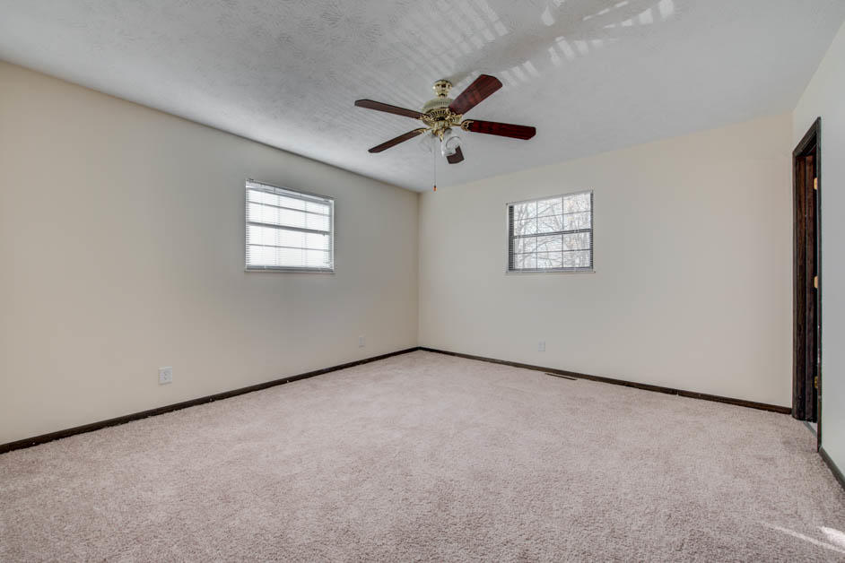 583 Stephens Road Rocky Top, TN 37769 - Photo 14 of 27 Owner's suite
