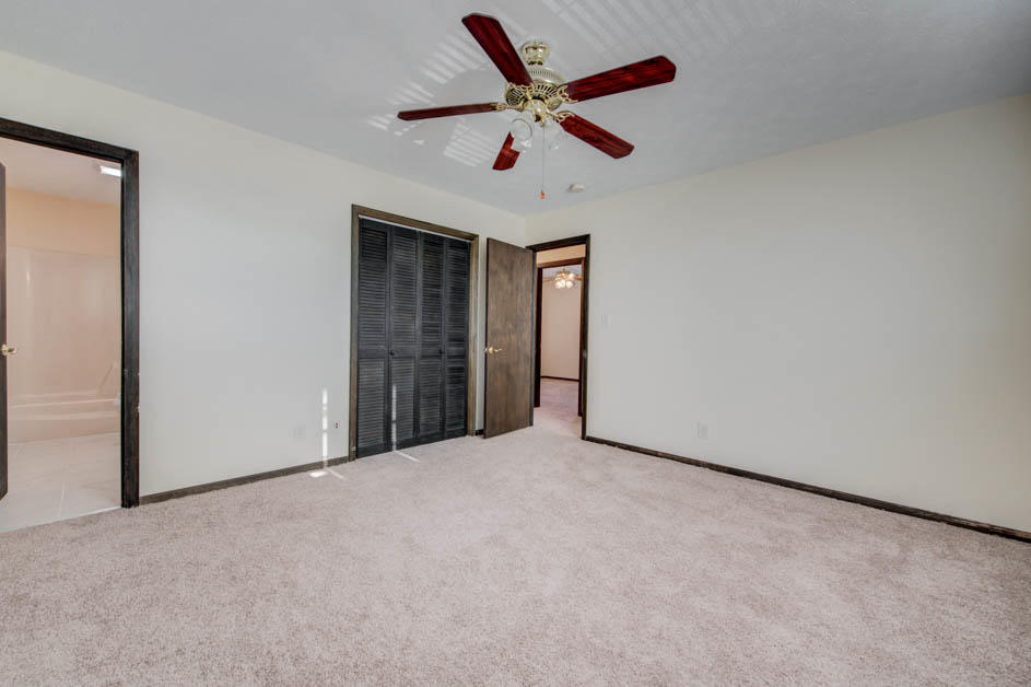 583 Stephens Road Rocky Top, TN 37769 - Photo 15 of 27 Owner's suite
