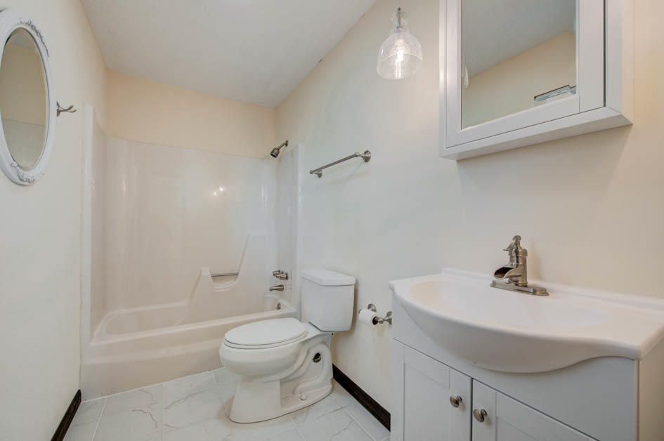 583 Stephens Road Rocky Top, TN 37769 - Photo 16 of 27 Owner's bath