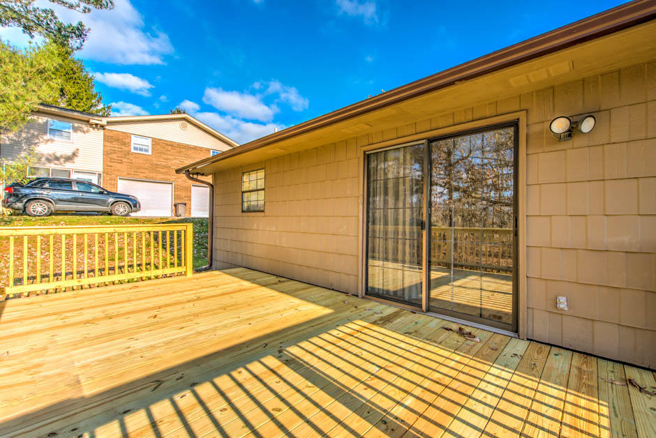 583 Stephens Road Rocky Top, TN 37769 - Photo 23 of 27 New deck