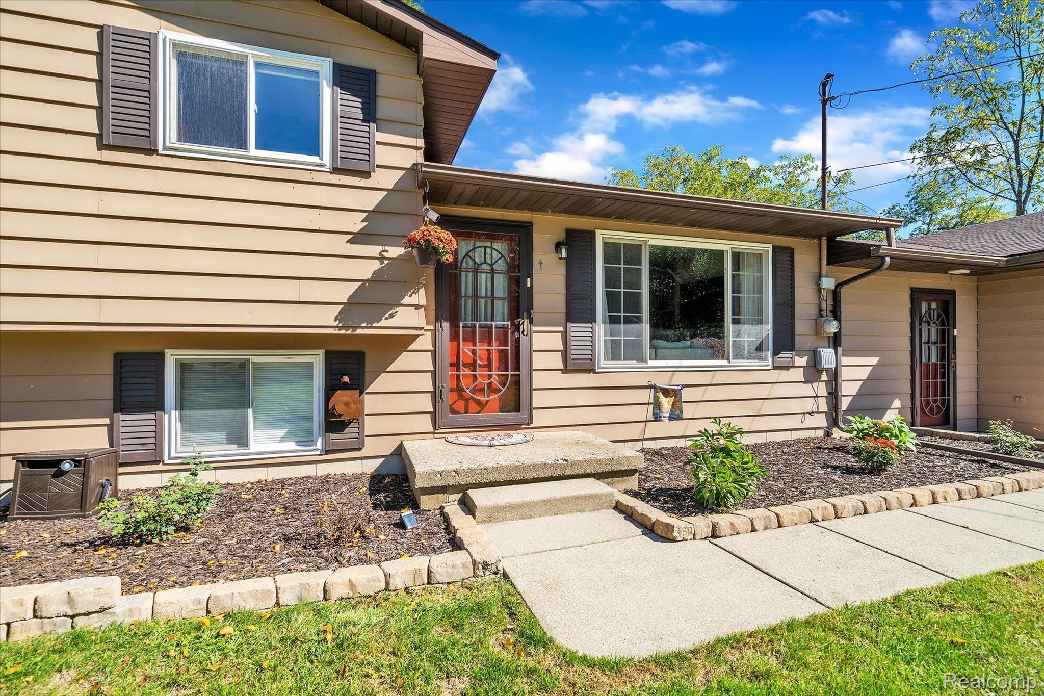 6576 Linden Road Fenton, MI 48430 - Photo 4 of 41 Gallery Image 4