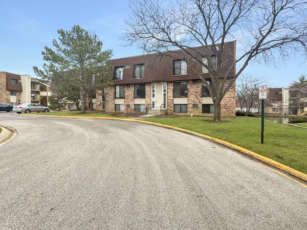 $210,000 | 191 North Waters Edge Drive, Unit 101, Glendale Heights, IL 60139