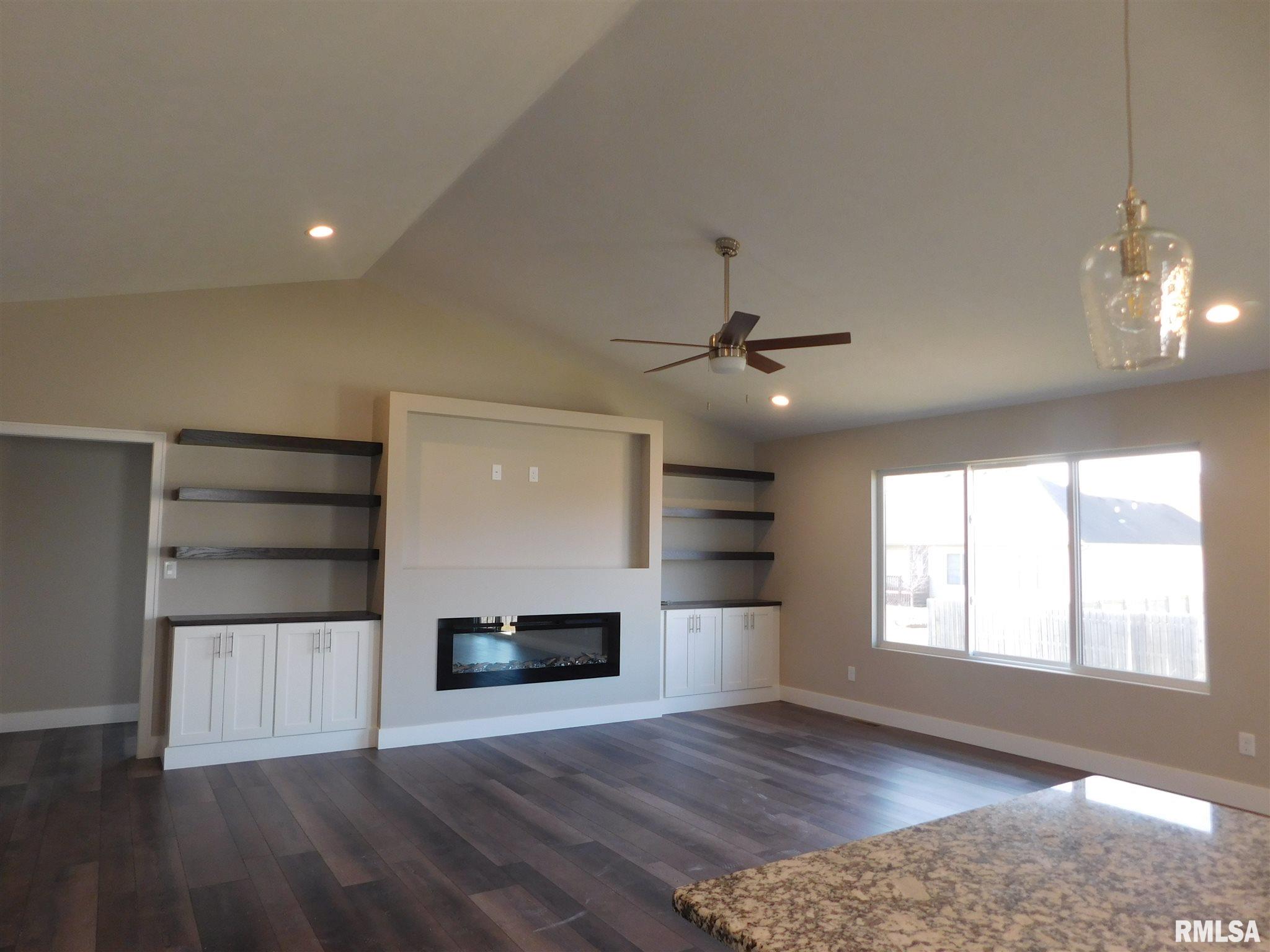 435 Waterwheel Drive Rochester, IL 62563 - Photo 2 of 3