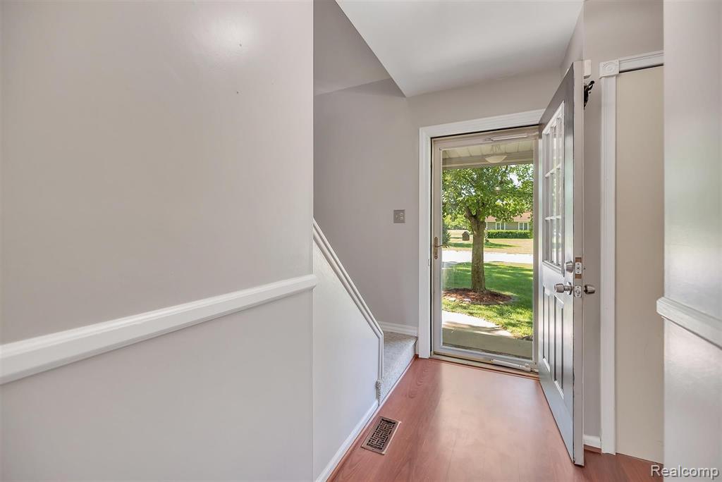 6292 Yorkshire North Riding Road Flint, MI 48532 - Photo 4 of 45