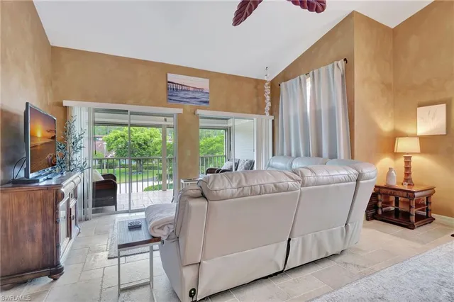 $3,700 | 2103 Tama Circle, Unit 202, Naples, FL 34112