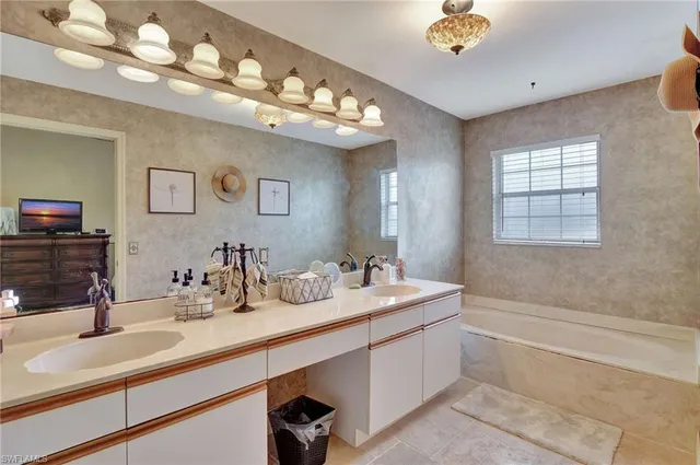 $3,700 | 2103 Tama Circle, Unit 202, Naples, FL 34112